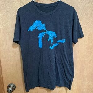 Men’s Outline of State of the Michigan T-shirt. Size medium. Gently used.
